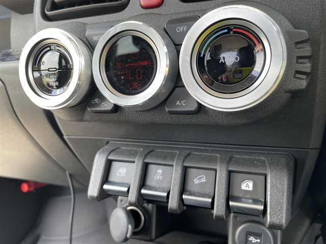 スズキ ジムニー XC 石川県 2022(令4)年 4.2万km ミディアムグレー 4WD/社外メモリーナビ/社外CD/DVD/フルセグTV/LEDヘッドライト/リフトアップ/スマートキー/プッシュスタート/電動ミラー/クルーズコントロール/社外バンパー/シートヒーター