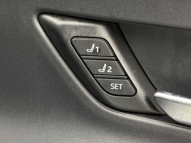 トヨタ プリウス Z 三重県 2023(令5)年 2.9万km プラチナホワイトパールマイカ 禁煙車/純正12.3インチディスプレイオーディオ/ナビ・フルセグ・Bluetooth・AppleCarPlay・AndroidAuto・USB/全方位モニター/トヨタセーフティセンス/・プリクラッシュセーフティ/・オートマチックハイビーム/・レーダークルーズコントロール/・レーントレーシングアシスト/・先行車発進お知らせ/・ロードサインアシスト/ブラインドスポットモニター/前席シートヒーター＆エアシート/ステアリングヒーター/パワーリヤゲート/クリアランスソナー/ワイヤレス充電/ビルトインETC2.0/AC100V