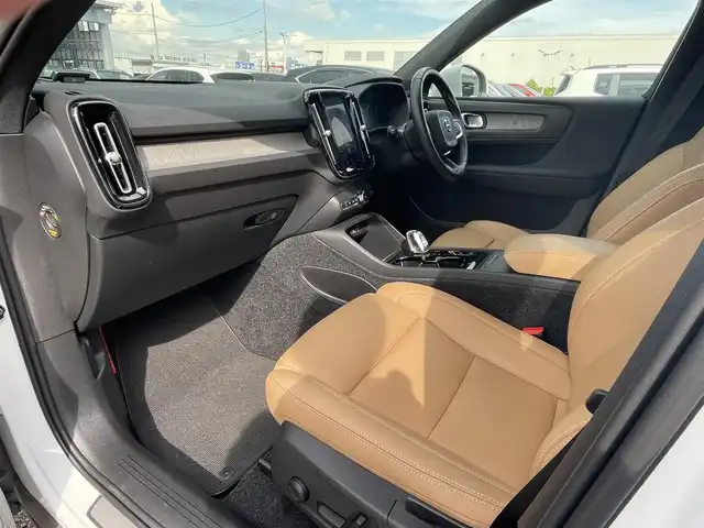 ボルボ ＸＣ４０ T4 AWD インスクリプション 滋賀県 2020(令2)年 3.7万km クリスタルホワイトP harman/kardonサラウンド/ワイヤレスチャージ/インテリセーフ/・CitySafety/・ACC/・BLIS/・LKA/・CTA/・LCMA/・パーキングアシストパイロット/純正HDDナビ/フルセグTV/USB/Bluetooth/360°カメラ/LEDヘッドライト/本革シート/・全席シートヒーター/・前席パワーシート/パワーテールゲート