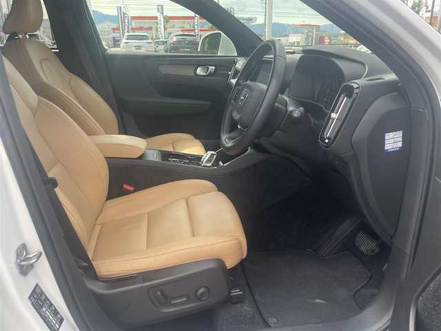 ボルボ ＸＣ４０ T4 AWD インスクリプション 滋賀県 2020(令2)年 3.7万km クリスタルホワイトP harman/kardonサラウンド/ワイヤレスチャージ/インテリセーフ/・CitySafety/・ACC/・BLIS/・LKA/・CTA/・LCMA/・パーキングアシストパイロット/純正HDDナビ/フルセグTV/USB/Bluetooth/360°カメラ/LEDヘッドライト/本革シート/・全席シートヒーター/・前席パワーシート/パワーテールゲート