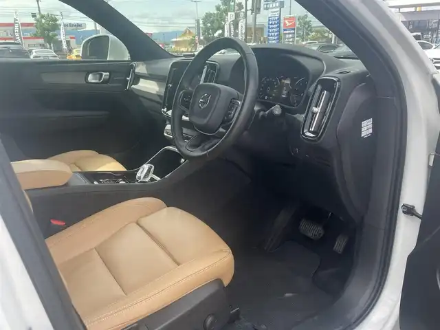 ボルボ ＸＣ４０ T4 AWD インスクリプション 滋賀県 2020(令2)年 3.7万km クリスタルホワイトP harman/kardonサラウンド/ワイヤレスチャージ/インテリセーフ/・CitySafety/・ACC/・BLIS/・LKA/・CTA/・LCMA/・パーキングアシストパイロット/純正HDDナビ/フルセグTV/USB/Bluetooth/360°カメラ/LEDヘッドライト/本革シート/・全席シートヒーター/・前席パワーシート/パワーテールゲート