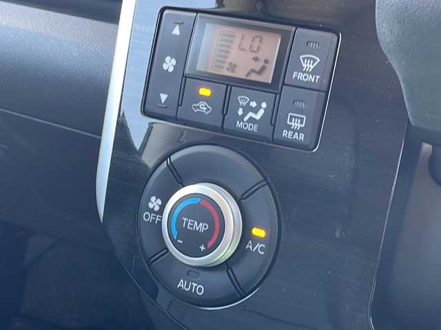ダイハツ タント カスタム X トップED SAⅡ 新潟県 2015(平27)年 9.4万km パールホワイトⅢ 4WD/純正SDナビ( NSZN-W65D)/CD/DVD/BT/フルセグテレビ/SDミュージックサーバー/バックカメラ/ETC/衝突被害軽減ブレーキ/レーンキープアシスト/片側パワースライドドア/ベンチシート/革調シートカバー/ステアリングスイッチ/スマートキー/プッシュスタート/LEDヘッドライト/オートライト/フォグランプ/純正14インチアルミホイール