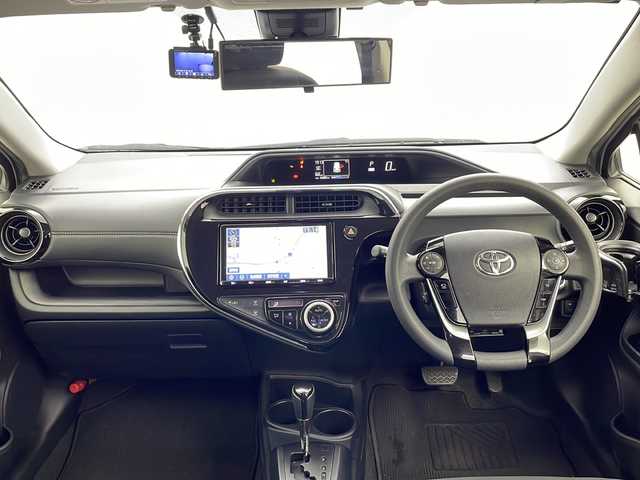 トヨタ アクア S スタイルブラック 三重県 2020(令2)年 5.6万km ホワイトパールクリスタルシャイン 禁煙車/トヨタセーフティセンス/・プリクラッシュセーフティ/・LDA/・オートマチックハイビーム/・先行車発進告知/クリアランスソナー/純正９型ナビ/・フルセグTV/CD/DVD/Bluetooth/SD/音楽録音/パノラミックビューモニター/ステアリングスイッチ/オートライト/LEDヘッドライト/フォグランプ/スマートキー＆プッシュスタート/スペアキー/前後ドライブレコーダー/ETC/ドアバイザー