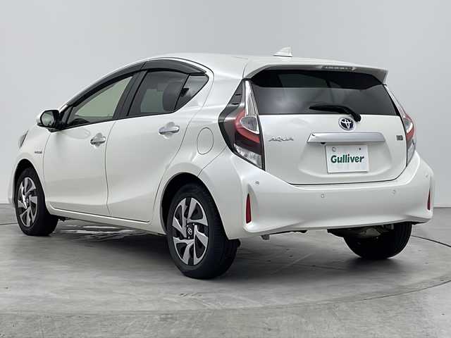 トヨタ アクア S スタイルブラック 三重県 2020(令2)年 5.6万km ホワイトパールクリスタルシャイン 禁煙車/トヨタセーフティセンス/・プリクラッシュセーフティ/・LDA/・オートマチックハイビーム/・先行車発進告知/クリアランスソナー/純正９型ナビ/・フルセグTV/CD/DVD/Bluetooth/SD/音楽録音/パノラミックビューモニター/ステアリングスイッチ/オートライト/LEDヘッドライト/フォグランプ/スマートキー＆プッシュスタート/スペアキー/前後ドライブレコーダー/ETC/ドアバイザー
