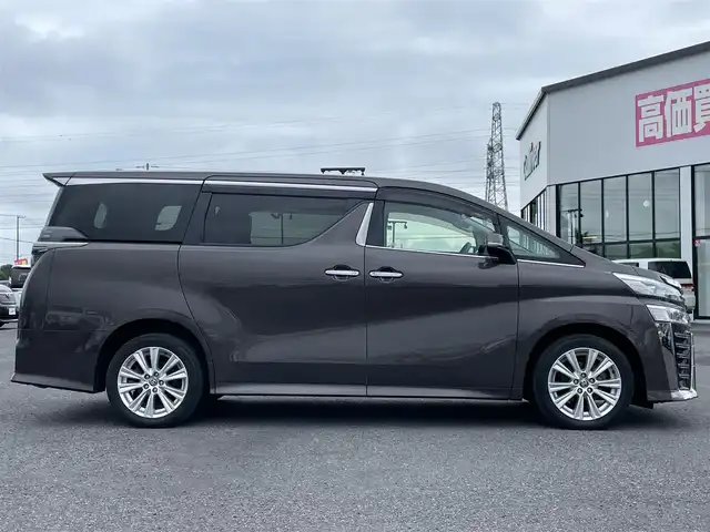 トヨタ ヴェルファイア Z 道央・札幌 2020(令2)年 6.6万km グラファイトM ４WD/寒冷地仕様/純正ディスプレイオーディオ/AM/FM/BT/フルセグ/トヨタセーフティセンス/プリクラッシュセーフティ/横滑り防止装置/レーダークルーズコントロール/レーンキープアシスト/クリアランスソナー/パーキングサポートブレーキ/ロードサインアシスト/バックカメラ/ビルトインETC/ドライブレコーダー/アイドリングストップ/ECOMODE/ワイパーデアイサー/ワイパーデアイサー/両側パワースライドドア/２列目オットマン/レザー調シートカバー/革巻きステアリング/ステアリングリモコン/電動パーキング/ブレーキホールド/MTモード付AT/プッシュスタート/スマートキー/LEDヘッドライト/オートライト/オートハイビーム/フォグランプ/電動格納ミラー/ウィンカーミラー/純正フロアマット/ドアバイザー