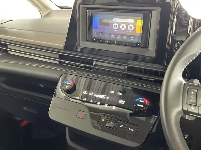 日産 セレナ ハイウェイスター V 福岡県 2024(令6)年 1.7万km ワイン 社外7インチメモリーナビゲーション/フルセグテレビ/全方位モニター/ETC/社外フリップダウンモニター/両側電動スライドドア/ハンズフリーオートスライドドア/プロパイロット/デジタルインナーミラー/ブラインドスポットモニター/LEDヘッドライト/革巻きステアリング/オートライト/オートハイビーム/LEDヘッドライト/スマートキー/プッシュスタートエンジン