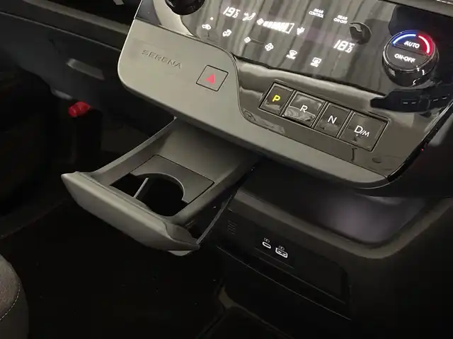 日産 セレナ ハイウェイスター V 福岡県 2024(令6)年 1.7万km ワイン 社外7インチメモリーナビゲーション/フルセグテレビ/全方位モニター/ETC/社外フリップダウンモニター/両側電動スライドドア/ハンズフリーオートスライドドア/プロパイロット/デジタルインナーミラー/ブラインドスポットモニター/LEDヘッドライト/革巻きステアリング/オートライト/オートハイビーム/LEDヘッドライト/スマートキー/プッシュスタートエンジン