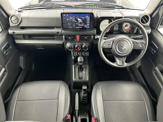 スズキ ジムニー XC 愛知県 2022(令4)年 1.6万km ブルーイッシュブラックパール3 ４WD/ターボ/9インチフローリングナビ/（AM/FM/フルセグTV/Bluetooth/CD/DVD）/スズキセーフティサポート/・衝突軽減ブレーキ/・レーンキープアシスト/・オートマチックハイビーム/・誤発進抑制機能/クルーズコントロール/前後ドライブレコーダー/ETC/ダウンヒルアシスト/アイドリングストップ/純正16インチアルミホイール/LEDヘッドライト/オートライト/ヘッドライトウォッシャー/撥水ファブリックシート/背面タイヤ/シートカバー/横滑り防止機能/スマートキー/プッシュスタート/革巻きステアリング/ステアリングスイッチ