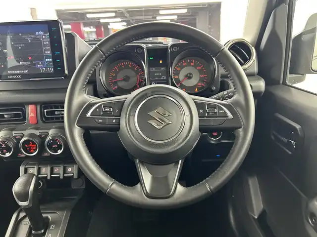 スズキ ジムニー XC 愛知県 2022(令4)年 1.6万km ブルーイッシュブラックパール3 ４WD/ターボ/9インチフローリングナビ/（AM/FM/フルセグTV/Bluetooth/CD/DVD）/スズキセーフティサポート/・衝突軽減ブレーキ/・レーンキープアシスト/・オートマチックハイビーム/・誤発進抑制機能/クルーズコントロール/前後ドライブレコーダー/ETC/ダウンヒルアシスト/アイドリングストップ/純正16インチアルミホイール/LEDヘッドライト/オートライト/ヘッドライトウォッシャー/撥水ファブリックシート/背面タイヤ/シートカバー/横滑り防止機能/スマートキー/プッシュスタート/革巻きステアリング/ステアリングスイッチ