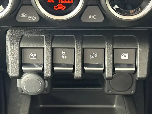 スズキ ジムニー XC 愛知県 2022(令4)年 1.6万km ブルーイッシュブラックパール3 ４WD/ターボ/9インチフローリングナビ/（AM/FM/フルセグTV/Bluetooth/CD/DVD）/スズキセーフティサポート/・衝突軽減ブレーキ/・レーンキープアシスト/・オートマチックハイビーム/・誤発進抑制機能/クルーズコントロール/前後ドライブレコーダー/ETC/ダウンヒルアシスト/アイドリングストップ/純正16インチアルミホイール/LEDヘッドライト/オートライト/ヘッドライトウォッシャー/撥水ファブリックシート/背面タイヤ/シートカバー/横滑り防止機能/スマートキー/プッシュスタート/革巻きステアリング/ステアリングスイッチ