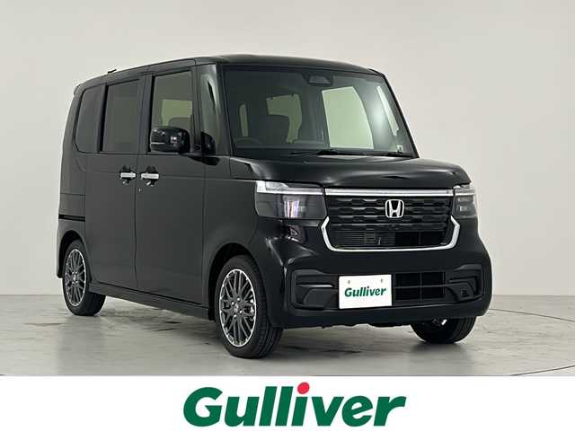 ホンダ Ｎ ＢＯＸ カスタム ターボ 大阪府 2025(令7)年 0.1千km クリスタルブラックパール 届出済未使用車/ホンダセンシング/　・衝突軽減ブレーキ/　・先行車発進お知らせ機能/　・路外逸脱抑制機能/　・標識認識機能/　・誤発進抑制機能/　・車線維持支援システム/純正ディスプレイオーディオ/（Bluetooth/TV）/バックカメラ/両側パワースライドドア/レーダークルーズコントロール/LEDヘッドライト/ハーフレザーシート/シートヒーター/純正15インチアルミホイール/ブラインドスポットモニター/コーナーセンサー/スマートキー