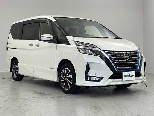 日産 セレナ e－パワー ハイウェイスター V 茨城県 2022(令4)年 2.6万km ブリリアントホワイトパール 純正9インチナビ/　（CD/DVD/Bluetooth/フルセグTV）/プロパイロット/両側パワースライドドア/全方位カメラ/バックカメラ/ステアリングスイッチ/ビルトインETC/USB/純正フロアマット/純正16インチアルミホイール/LEDヘッドライト/フォグランプ/オートライト/スマートキー