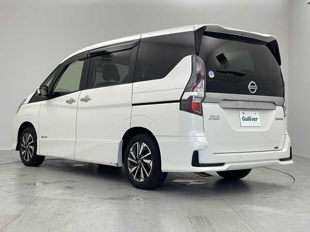 日産 セレナ e－パワー ハイウェイスター V 茨城県 2022(令4)年 2.6万km ブリリアントホワイトパール 純正9インチナビ/　（CD/DVD/Bluetooth/フルセグTV）/プロパイロット/両側パワースライドドア/全方位カメラ/バックカメラ/ステアリングスイッチ/ビルトインETC/USB/純正フロアマット/純正16インチアルミホイール/LEDヘッドライト/フォグランプ/オートライト/スマートキー