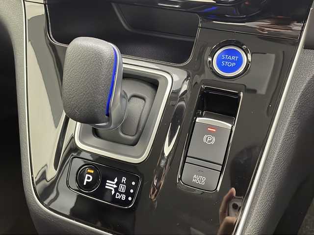 日産 セレナ e－パワー ハイウェイスター V 茨城県 2022(令4)年 2.6万km ブリリアントホワイトパール 純正9インチナビ/　（CD/DVD/Bluetooth/フルセグTV）/プロパイロット/両側パワースライドドア/全方位カメラ/バックカメラ/ステアリングスイッチ/ビルトインETC/USB/純正フロアマット/純正16インチアルミホイール/LEDヘッドライト/フォグランプ/オートライト/スマートキー