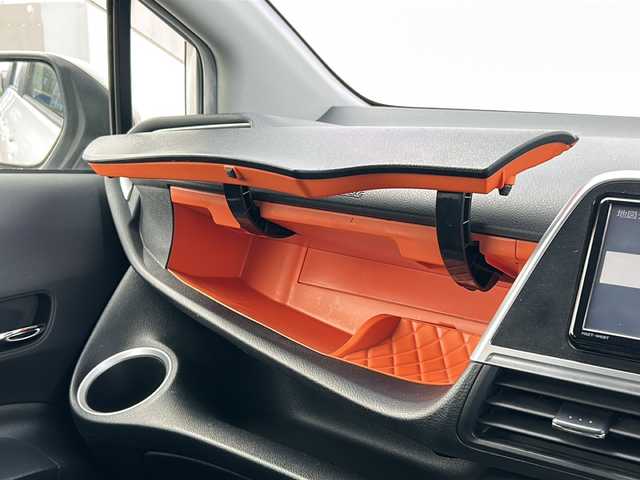 トヨタ シエンタ ファンベースG 三重県 2019(平31)年 4.4万km ホワイトパールクリスタルシャイン 純正ナビ /バックカメラ /スペアキー /トヨタセーフティセンス /USB給電 /LEDヘッドライト /両側パワースライドドア/オートハイビーム /オートライト /TVキャンセラー /レーンキープアシスト /ビルトインETC/純正フロアマット/衝突軽減ブレーキ/電動格納ミラー /禁煙車