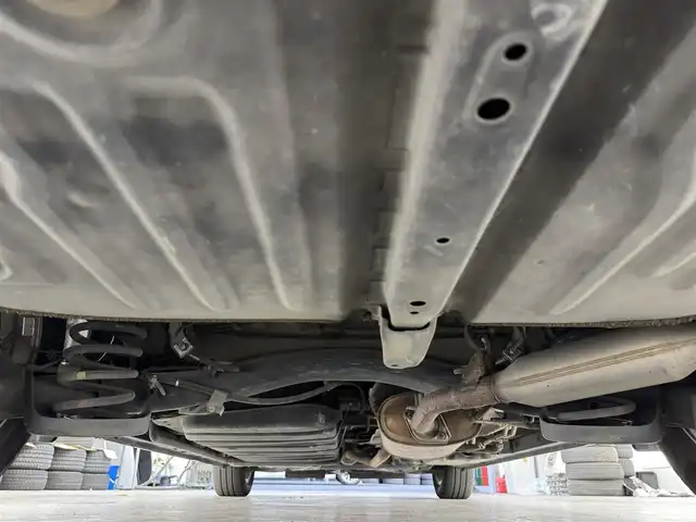 トヨタ エスクァイア ハイブリッド Gi 滋賀県 2017(平29)年 7.5万km ボルドーマイカメタリック 純正10インチナビ/【Bluetooth/CD/DVD/フルセグTV】/純正フリップダウンモニター/バックカメラ/クルーズコントロール/衝突軽減ブレーキ/両側パワースライドドア/レザーシート/D/Nシートヒーター/LEDヘッドライト/オートマチックハイビーム/ビルトインETC2.0/前方ドライブレコーダー/デジタルインナーミラー/プッシュスタート/スマートキー/ステアリングリモコン