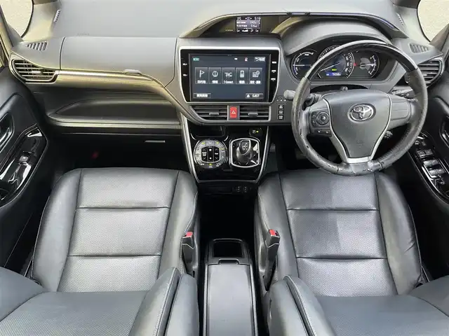 トヨタ エスクァイア ハイブリッド Gi 滋賀県 2017(平29)年 7.5万km ボルドーマイカメタリック 純正10インチナビ/【Bluetooth/CD/DVD/フルセグTV】/純正フリップダウンモニター/バックカメラ/クルーズコントロール/衝突軽減ブレーキ/両側パワースライドドア/レザーシート/D/Nシートヒーター/LEDヘッドライト/オートマチックハイビーム/ビルトインETC2.0/前方ドライブレコーダー/デジタルインナーミラー/プッシュスタート/スマートキー/ステアリングリモコン