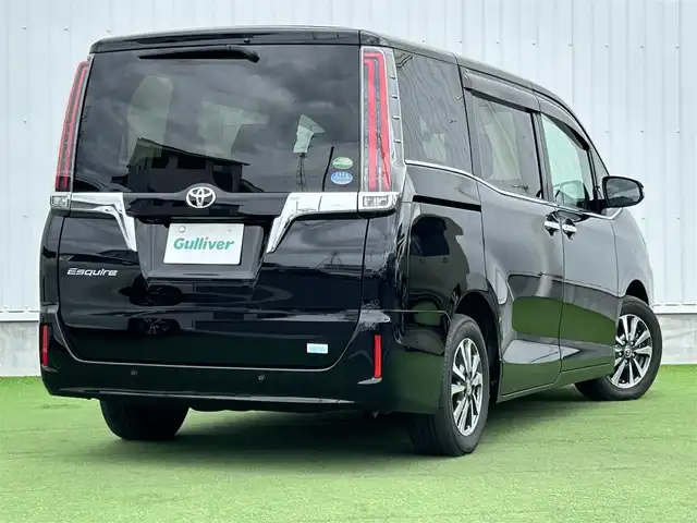 トヨタ エスクァイア Gi 香川県 2019(令1)年 3.9万km ブラック 純正10インチメモリーナビ（NSZN-Z68T）/→AM/FM/CD/DVD/Bluetooth/フルセグTV/フリップダウンモニター/バックカメラ/両側パワースライドドア/黒革シート/シートヒーター/ビルトイン2.0ETC/ウッドコンビステアリング/クルーズコントロール/衝突軽減ブレーキ/レーンキープアシスト/アイドリングストップ/LEDヘッドライト/オートハイビーム/前方ドライブレコーダー/コーナーセンサー/純正15インチアルミホイール/純正フロアマット/サンシェード/プッシュスタート/スマートキー