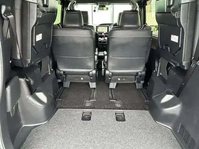 トヨタ エスクァイア Gi 香川県 2019(令1)年 3.9万km ブラック 純正10インチメモリーナビ（NSZN-Z68T）/→AM/FM/CD/DVD/Bluetooth/フルセグTV/フリップダウンモニター/バックカメラ/両側パワースライドドア/黒革シート/シートヒーター/ビルトイン2.0ETC/ウッドコンビステアリング/クルーズコントロール/衝突軽減ブレーキ/レーンキープアシスト/アイドリングストップ/LEDヘッドライト/オートハイビーム/前方ドライブレコーダー/コーナーセンサー/純正15インチアルミホイール/純正フロアマット/サンシェード/プッシュスタート/スマートキー