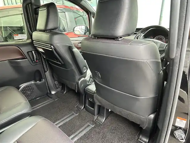 トヨタ エスクァイア Gi 香川県 2019(令1)年 3.9万km ブラック 純正10インチメモリーナビ（NSZN-Z68T）/→AM/FM/CD/DVD/Bluetooth/フルセグTV/フリップダウンモニター/バックカメラ/両側パワースライドドア/黒革シート/シートヒーター/ビルトイン2.0ETC/ウッドコンビステアリング/クルーズコントロール/衝突軽減ブレーキ/レーンキープアシスト/アイドリングストップ/LEDヘッドライト/オートハイビーム/前方ドライブレコーダー/コーナーセンサー/純正15インチアルミホイール/純正フロアマット/サンシェード/プッシュスタート/スマートキー