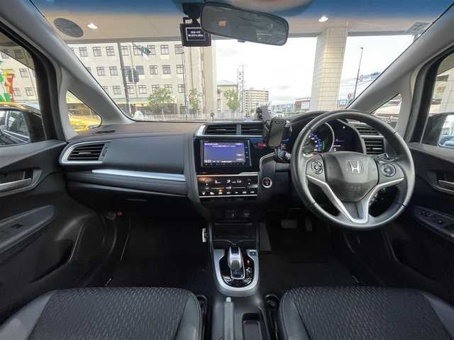 ホンダ フィット ハイブリット Lパッケージ 岡山県 2014(平26)年 9.1万km クリスタルブラックパール 登録時走行距離90957km/純正SDナビ/(AM/FM/DISC/TV/BT)/衝突被害軽減システム/クルーズコントロール/バックカメラ/ETC/ドライブレコーダー/チップアップシート/プッシュスタート/スマートキー/スペアキー/スターターキー/社外15インチアルミホイール/記録簿/保証書/取扱説明書