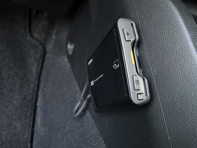 ホンダ フィット ハイブリット Lパッケージ 岡山県 2014(平26)年 9.1万km クリスタルブラックパール 登録時走行距離90957km/純正SDナビ/(AM/FM/DISC/TV/BT)/衝突被害軽減システム/クルーズコントロール/バックカメラ/ETC/ドライブレコーダー/チップアップシート/プッシュスタート/スマートキー/スペアキー/スターターキー/社外15インチアルミホイール/記録簿/保証書/取扱説明書