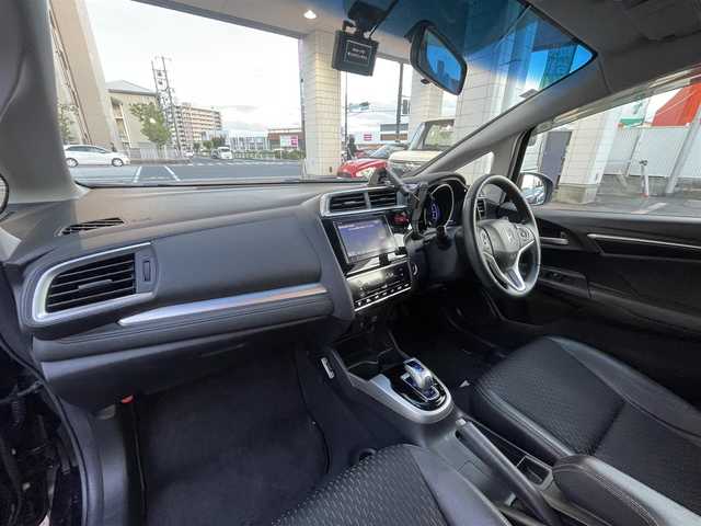 ホンダ フィット ハイブリット Lパッケージ 岡山県 2014(平26)年 9.1万km クリスタルブラックパール 登録時走行距離90957km/純正SDナビ/(AM/FM/DISC/TV/BT)/衝突被害軽減システム/クルーズコントロール/バックカメラ/ETC/ドライブレコーダー/チップアップシート/プッシュスタート/スマートキー/スペアキー/スターターキー/社外15インチアルミホイール/記録簿/保証書/取扱説明書