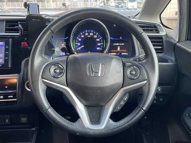 ホンダ フィット ハイブリット Lパッケージ 岡山県 2014(平26)年 9.1万km クリスタルブラックパール 登録時走行距離90957km/純正SDナビ/(AM/FM/DISC/TV/BT)/衝突被害軽減システム/クルーズコントロール/バックカメラ/ETC/ドライブレコーダー/チップアップシート/プッシュスタート/スマートキー/スペアキー/スターターキー/社外15インチアルミホイール/記録簿/保証書/取扱説明書