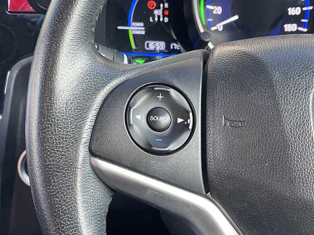 ホンダ フィット ハイブリット Lパッケージ 岡山県 2014(平26)年 9.1万km クリスタルブラックパール 登録時走行距離90957km/純正SDナビ/(AM/FM/DISC/TV/BT)/衝突被害軽減システム/クルーズコントロール/バックカメラ/ETC/ドライブレコーダー/チップアップシート/プッシュスタート/スマートキー/スペアキー/スターターキー/社外15インチアルミホイール/記録簿/保証書/取扱説明書