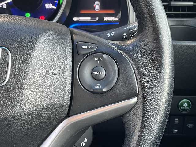 ホンダ フィット ハイブリット Lパッケージ 岡山県 2014(平26)年 9.1万km クリスタルブラックパール 登録時走行距離90957km/純正SDナビ/(AM/FM/DISC/TV/BT)/衝突被害軽減システム/クルーズコントロール/バックカメラ/ETC/ドライブレコーダー/チップアップシート/プッシュスタート/スマートキー/スペアキー/スターターキー/社外15インチアルミホイール/記録簿/保証書/取扱説明書