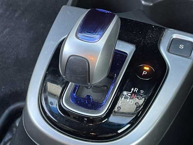 ホンダ フィット ハイブリット Lパッケージ 岡山県 2014(平26)年 9.1万km クリスタルブラックパール 登録時走行距離90957km/純正SDナビ/(AM/FM/DISC/TV/BT)/衝突被害軽減システム/クルーズコントロール/バックカメラ/ETC/ドライブレコーダー/チップアップシート/プッシュスタート/スマートキー/スペアキー/スターターキー/社外15インチアルミホイール/記録簿/保証書/取扱説明書