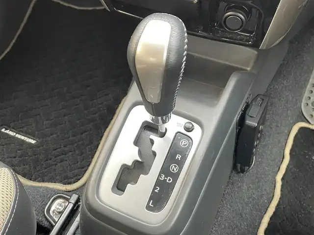 スズキ ジムニー ランドベンチャー 東京都 2018(平30)年 0.4万km ブルーイッシュブラックパール3 ターボ/4WD/社外ナビ（AVICーRZ901）/フルセグテレビ/Bluetooth/CDプレイヤー/ETC/リモコンキー/フォグランプ/ドライブレコーダー（ND-DVR1）/純正16インチアルミホイール