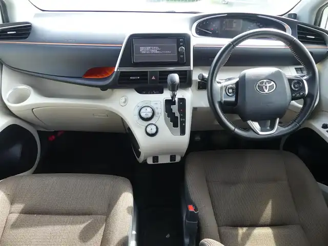 トヨタ シエンタ G 千葉県 2017(平29)年 5.7万km ホワイトパールクリスタルシャイン Toyota Safety Sense/・プリクラッシュセーフティ/・レーンディパーチャーアラート/・オートハイビーム/両側パワースライドドア/純正SDナビ/地デジTV/【DVD/CD再生機能　Bluetooth接続】/バックカメラ/前席シートヒーター/革巻きステアリング/ETC/HIDヘッドライト/ウインカーミラー/クリアランスソナー/スマートキー