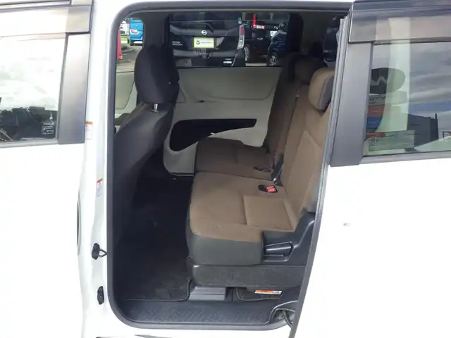 トヨタ シエンタ G 千葉県 2017(平29)年 5.7万km ホワイトパールクリスタルシャイン Toyota Safety Sense/・プリクラッシュセーフティ/・レーンディパーチャーアラート/・オートハイビーム/両側パワースライドドア/純正SDナビ/地デジTV/【DVD/CD再生機能　Bluetooth接続】/バックカメラ/前席シートヒーター/革巻きステアリング/ETC/HIDヘッドライト/ウインカーミラー/クリアランスソナー/スマートキー