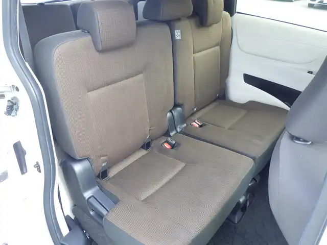トヨタ シエンタ G 千葉県 2017(平29)年 5.7万km ホワイトパールクリスタルシャイン Toyota Safety Sense/・プリクラッシュセーフティ/・レーンディパーチャーアラート/・オートハイビーム/両側パワースライドドア/純正SDナビ/地デジTV/【DVD/CD再生機能　Bluetooth接続】/バックカメラ/前席シートヒーター/革巻きステアリング/ETC/HIDヘッドライト/ウインカーミラー/クリアランスソナー/スマートキー