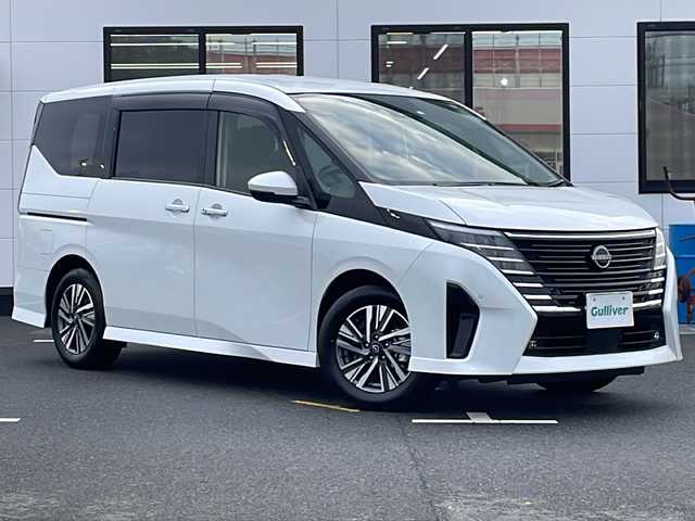 日産 セレナ e－パワー ハイウェイスター V 山口県 2023(令5)年 1.5万km プリズムホワイト 10インチフリップダウンモニター/社外9インチナビ　【AVIC-RQ912】/・フルセグTV/・アラウンドビューモニター/・Bluetooth接続/・DVD再生機能有/ビルトインETC/ドライブレコーダー/プロパイロット/・インテリジェントエマージェンシーブレーキ/・レーダークルーズコントロール/・衝突回避ステアリングアシスト/・踏み間違い衝突防止アシスト/・標識検知機能/・先行車発進お知らせ/・前方衝突予測警報/・後側方車両検知警報/・車線逸脱警報/・ふらつき警報/USB入力端子/シートヒーター/両側パワースライドドア/純正フロアマット/スマートキー/プッシュスタート/純正LEDライト/オートマチックハイビーム/純正16インチアルミホイール/ドアバイザー/ウィンカーミラー/取り扱い説明書