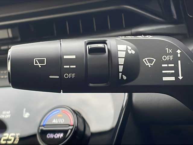 日産 セレナ e－パワー ハイウェイスター V 山口県 2023(令5)年 1.5万km プリズムホワイト 10インチフリップダウンモニター/社外9インチナビ　【AVIC-RQ912】/・フルセグTV/・アラウンドビューモニター/・Bluetooth接続/・DVD再生機能有/ビルトインETC/ドライブレコーダー/プロパイロット/・インテリジェントエマージェンシーブレーキ/・レーダークルーズコントロール/・衝突回避ステアリングアシスト/・踏み間違い衝突防止アシスト/・標識検知機能/・先行車発進お知らせ/・前方衝突予測警報/・後側方車両検知警報/・車線逸脱警報/・ふらつき警報/USB入力端子/シートヒーター/両側パワースライドドア/純正フロアマット/スマートキー/プッシュスタート/純正LEDライト/オートマチックハイビーム/純正16インチアルミホイール/ドアバイザー/ウィンカーミラー/取り扱い説明書