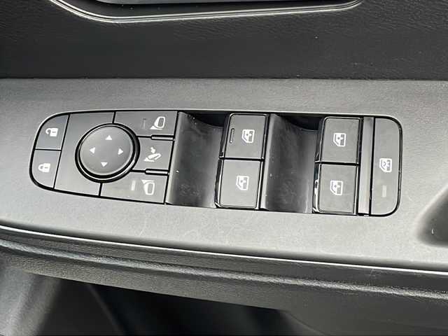 日産 セレナ e－パワー ハイウェイスター V 山口県 2023(令5)年 1.5万km プリズムホワイト 10インチフリップダウンモニター/社外9インチナビ　【AVIC-RQ912】/・フルセグTV/・アラウンドビューモニター/・Bluetooth接続/・DVD再生機能有/ビルトインETC/ドライブレコーダー/プロパイロット/・インテリジェントエマージェンシーブレーキ/・レーダークルーズコントロール/・衝突回避ステアリングアシスト/・踏み間違い衝突防止アシスト/・標識検知機能/・先行車発進お知らせ/・前方衝突予測警報/・後側方車両検知警報/・車線逸脱警報/・ふらつき警報/USB入力端子/シートヒーター/両側パワースライドドア/純正フロアマット/スマートキー/プッシュスタート/純正LEDライト/オートマチックハイビーム/純正16インチアルミホイール/ドアバイザー/ウィンカーミラー/取り扱い説明書