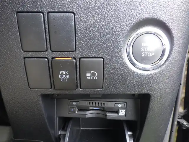 トヨタ アルファード X 千葉県 2022(令4)年 2.3万km ブラック Toyota Safety Sense/・プリクラッシュセーフティ/・レーンディパーチャーアラート/・オートハイビーム/・レーダークルーズコントロール/両側パワースライドドア/デジタルインナーミラー/9インチ純正コネクティッドナビ/地デジTV/【DVD/CD再生機能　Bluetooth接続】/バックカメラ/フリップダウンモニター/ドライブレコーダー（前後撮影）/革巻きステアリング/ステアリングスイッチ/ETC（2.0）/LEDヘッドライト/フォグライト/ウインカーミラー/クリアランスソナー/純正17インチアルミホイル/サイド/カーテンエアバッグ/スマートキー