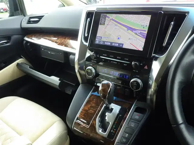 トヨタ アルファード X 千葉県 2022(令4)年 2.3万km ブラック Toyota Safety Sense/・プリクラッシュセーフティ/・レーンディパーチャーアラート/・オートハイビーム/・レーダークルーズコントロール/両側パワースライドドア/デジタルインナーミラー/9インチ純正コネクティッドナビ/地デジTV/【DVD/CD再生機能　Bluetooth接続】/バックカメラ/フリップダウンモニター/ドライブレコーダー（前後撮影）/革巻きステアリング/ステアリングスイッチ/ETC（2.0）/LEDヘッドライト/フォグライト/ウインカーミラー/クリアランスソナー/純正17インチアルミホイル/サイド/カーテンエアバッグ/スマートキー