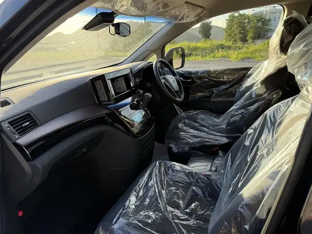 日産 エルグランド 250ハイウェイスターS 兵庫県 2025(令7)年 0.1千km 黒 登録済み未使用車/純正アルミホイール/LEDヘッドライト/オートライト/コーナーセンサー/エマージェンシーブレーキ/ステアリングリモコン/プロパイロット/アラウンドビューモニタ-/BSM/レーダークルコン/レーンキープ/オートハイビーム/両側パワースライドドア/パワーバックドア/ハーフレザーシート/Ｗエアコン