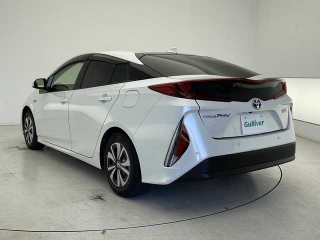 トヨタ プリウス ＰＨＶ S セーフティパッケージ 千葉県 2022(令4)年 2.9万km プラチナホワイトパールマイカ 純正ディスプレイオーディオ/　Bluetooth/フルセグTV/Apple car play/Android Auto/トヨタセーフティセンス/レーダークルーズコントロール/レーンキープアシスト/衝突軽減ブレーキ/クリアランスソナー/先行車発進警報/ロードサインアシスト/ブラインドスポットモニター/全方位カメラ/オートハイビーム/ビルトインETC/前方ドラレコ/LEDライト/フォグランプ/フロアマット/ドアバイザー/充電プラグあり/トノカバー