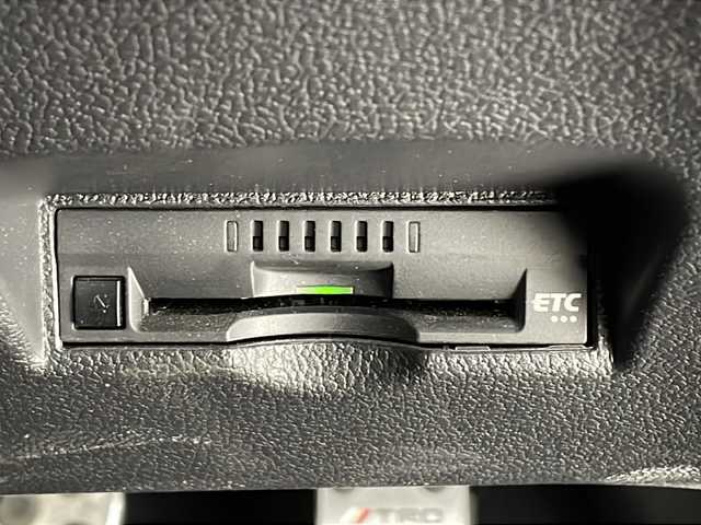 トヨタ プリウス ＰＨＶ S セーフティパッケージ 千葉県 2022(令4)年 2.9万km プラチナホワイトパールマイカ 純正ディスプレイオーディオ/　Bluetooth/フルセグTV/Apple car play/Android Auto/トヨタセーフティセンス/レーダークルーズコントロール/レーンキープアシスト/衝突軽減ブレーキ/クリアランスソナー/先行車発進警報/ロードサインアシスト/ブラインドスポットモニター/全方位カメラ/オートハイビーム/ビルトインETC/前方ドラレコ/LEDライト/フォグランプ/フロアマット/ドアバイザー/充電プラグあり/トノカバー