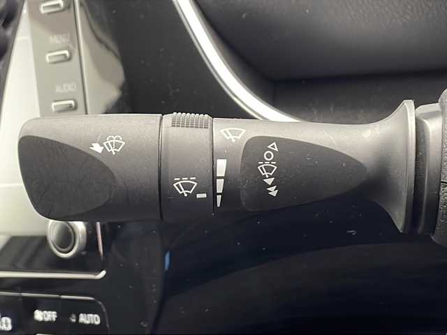 トヨタ プリウス ＰＨＶ S セーフティパッケージ 千葉県 2022(令4)年 2.9万km プラチナホワイトパールマイカ 純正ディスプレイオーディオ/　Bluetooth/フルセグTV/Apple car play/Android Auto/トヨタセーフティセンス/レーダークルーズコントロール/レーンキープアシスト/衝突軽減ブレーキ/クリアランスソナー/先行車発進警報/ロードサインアシスト/ブラインドスポットモニター/全方位カメラ/オートハイビーム/ビルトインETC/前方ドラレコ/LEDライト/フォグランプ/フロアマット/ドアバイザー/充電プラグあり/トノカバー