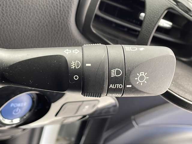 トヨタ プリウス ＰＨＶ S セーフティパッケージ 千葉県 2022(令4)年 2.9万km プラチナホワイトパールマイカ 純正ディスプレイオーディオ/　Bluetooth/フルセグTV/Apple car play/Android Auto/トヨタセーフティセンス/レーダークルーズコントロール/レーンキープアシスト/衝突軽減ブレーキ/クリアランスソナー/先行車発進警報/ロードサインアシスト/ブラインドスポットモニター/全方位カメラ/オートハイビーム/ビルトインETC/前方ドラレコ/LEDライト/フォグランプ/フロアマット/ドアバイザー/充電プラグあり/トノカバー