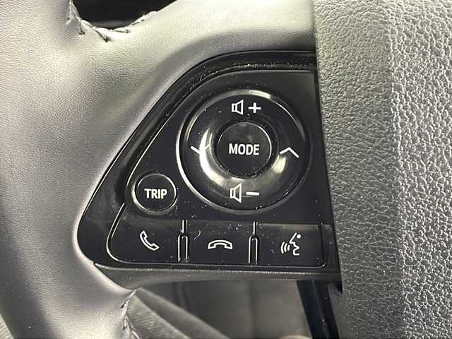 トヨタ プリウス ＰＨＶ S セーフティパッケージ 千葉県 2022(令4)年 2.9万km プラチナホワイトパールマイカ 純正ディスプレイオーディオ/　Bluetooth/フルセグTV/Apple car play/Android Auto/トヨタセーフティセンス/レーダークルーズコントロール/レーンキープアシスト/衝突軽減ブレーキ/クリアランスソナー/先行車発進警報/ロードサインアシスト/ブラインドスポットモニター/全方位カメラ/オートハイビーム/ビルトインETC/前方ドラレコ/LEDライト/フォグランプ/フロアマット/ドアバイザー/充電プラグあり/トノカバー