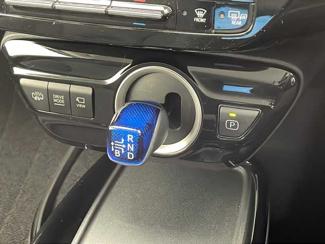 トヨタ プリウス ＰＨＶ S セーフティパッケージ 千葉県 2022(令4)年 2.9万km プラチナホワイトパールマイカ 純正ディスプレイオーディオ/　Bluetooth/フルセグTV/Apple car play/Android Auto/トヨタセーフティセンス/レーダークルーズコントロール/レーンキープアシスト/衝突軽減ブレーキ/クリアランスソナー/先行車発進警報/ロードサインアシスト/ブラインドスポットモニター/全方位カメラ/オートハイビーム/ビルトインETC/前方ドラレコ/LEDライト/フォグランプ/フロアマット/ドアバイザー/充電プラグあり/トノカバー