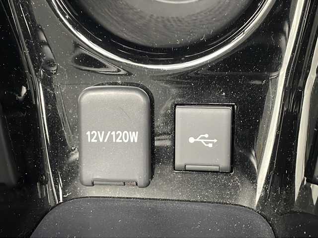 トヨタ プリウス ＰＨＶ S セーフティパッケージ 千葉県 2022(令4)年 2.9万km プラチナホワイトパールマイカ 純正ディスプレイオーディオ/　Bluetooth/フルセグTV/Apple car play/Android Auto/トヨタセーフティセンス/レーダークルーズコントロール/レーンキープアシスト/衝突軽減ブレーキ/クリアランスソナー/先行車発進警報/ロードサインアシスト/ブラインドスポットモニター/全方位カメラ/オートハイビーム/ビルトインETC/前方ドラレコ/LEDライト/フォグランプ/フロアマット/ドアバイザー/充電プラグあり/トノカバー