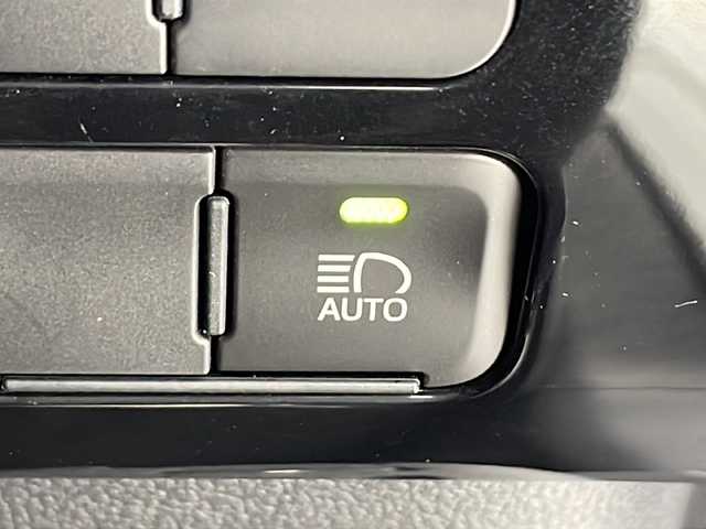 トヨタ プリウス ＰＨＶ S セーフティパッケージ 千葉県 2022(令4)年 2.9万km プラチナホワイトパールマイカ 純正ディスプレイオーディオ/　Bluetooth/フルセグTV/Apple car play/Android Auto/トヨタセーフティセンス/レーダークルーズコントロール/レーンキープアシスト/衝突軽減ブレーキ/クリアランスソナー/先行車発進警報/ロードサインアシスト/ブラインドスポットモニター/全方位カメラ/オートハイビーム/ビルトインETC/前方ドラレコ/LEDライト/フォグランプ/フロアマット/ドアバイザー/充電プラグあり/トノカバー