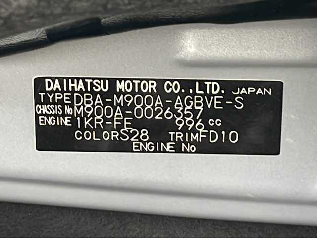トヨタ ルーミー カスタムG S 岐阜県 2017(平29)年 0.7万km ブライトシルバーM 禁煙車/AM/FM/CD/SD/BT/純正ナビ/ワンセグTV/クルーズコントロール/衝突軽減ブレーキ/両側パワースライドドア/アイドリングストップ/純正アルミホイール/純正フロアマット/ドアバイザー/プッシュスタート/オートライト/オートハイビーム/電動格納ミラー/スマートキー/スペアキー